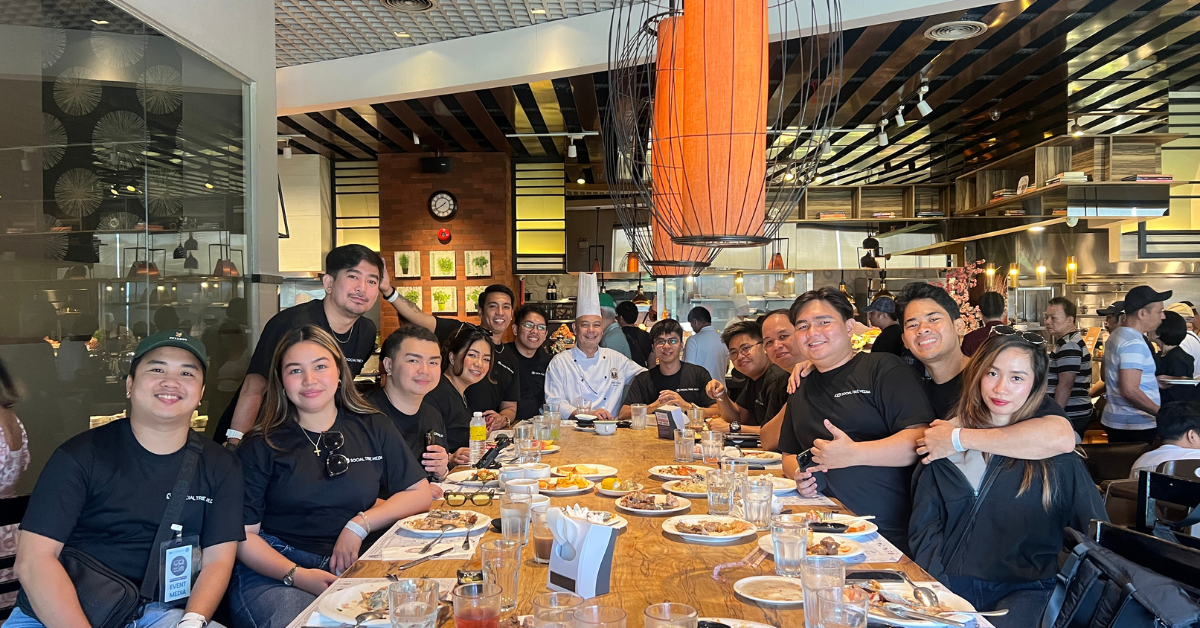 STM x FOM group pic at Vikings Marikina